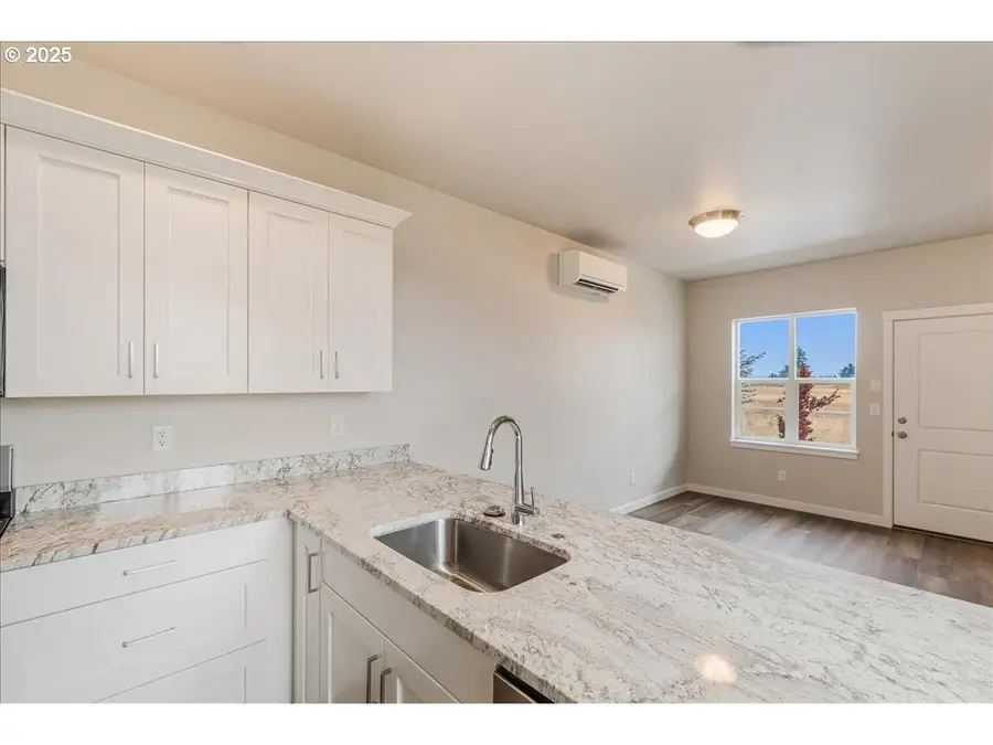 373 SE Kitzmiller Dr, Dallas, OR 97338 - Image #3