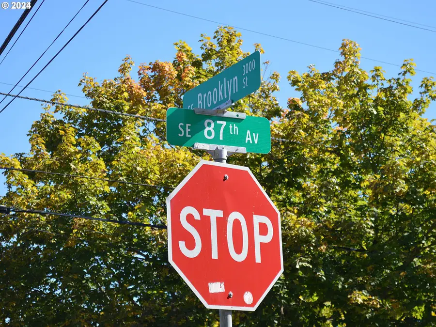 8680 SE Brooklyn St, Portland, OR 97266 - Image #3