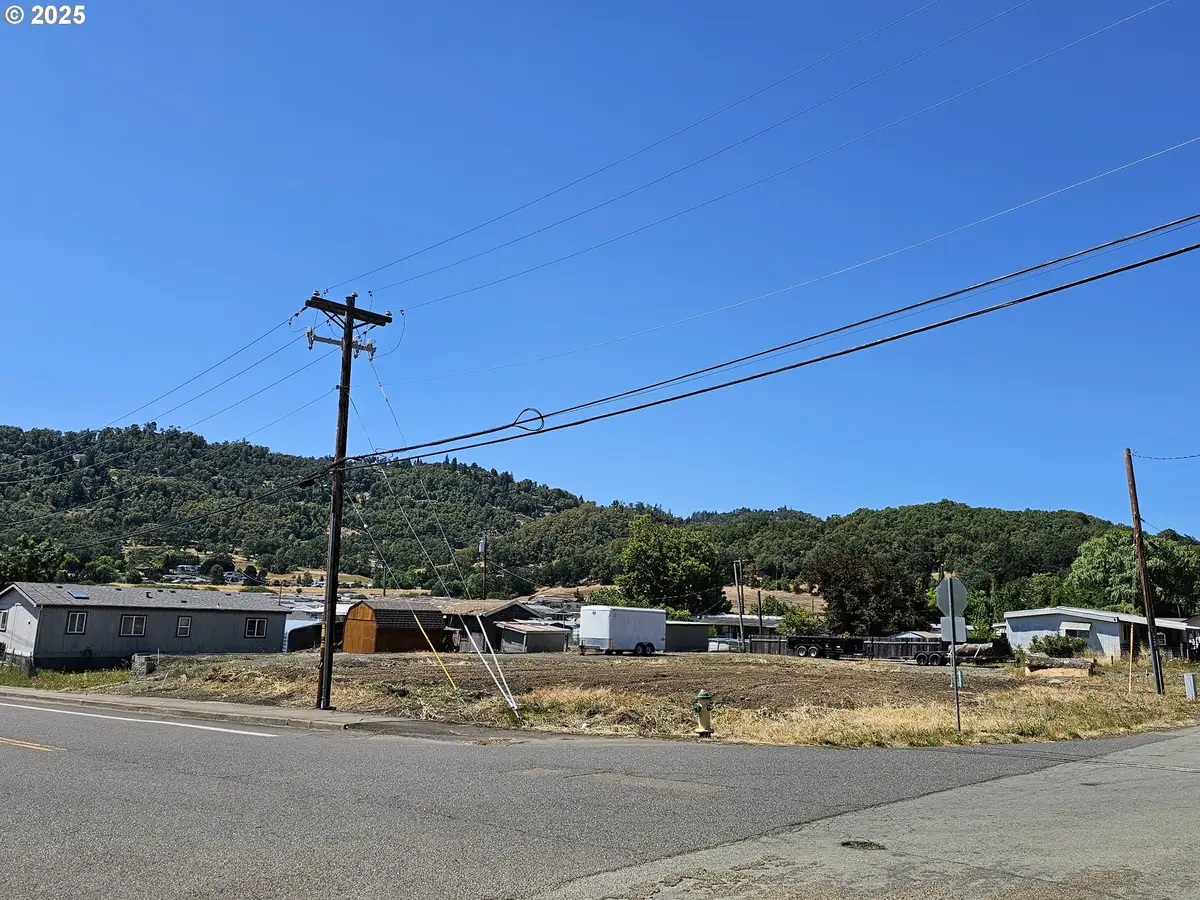 3598 Hooker Rd, Roseburg, OR 97470 - Image #1