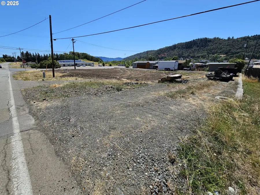 3598 Hooker Rd, Roseburg, OR 97470 - Image #2