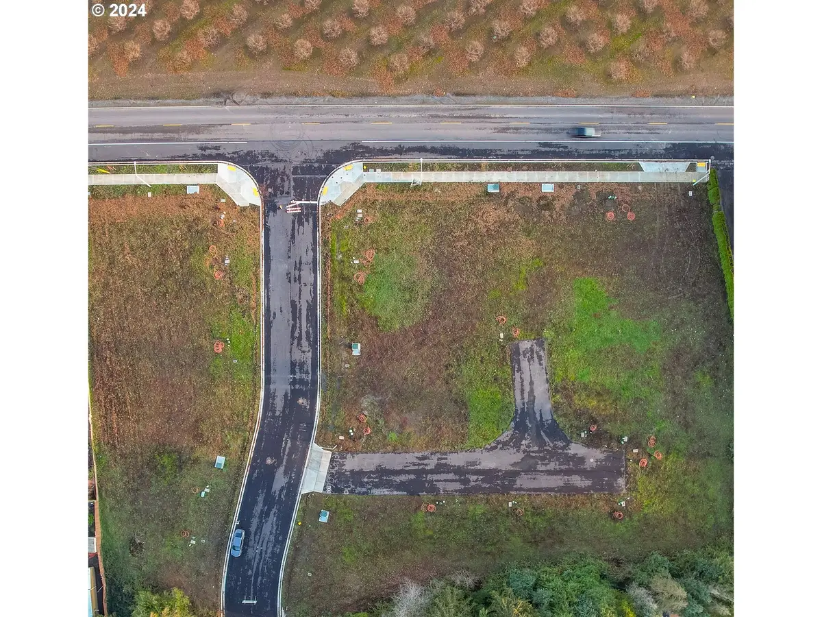 1528 -1534 Barn Ct, Woodburn, OR 97071 - Image #1