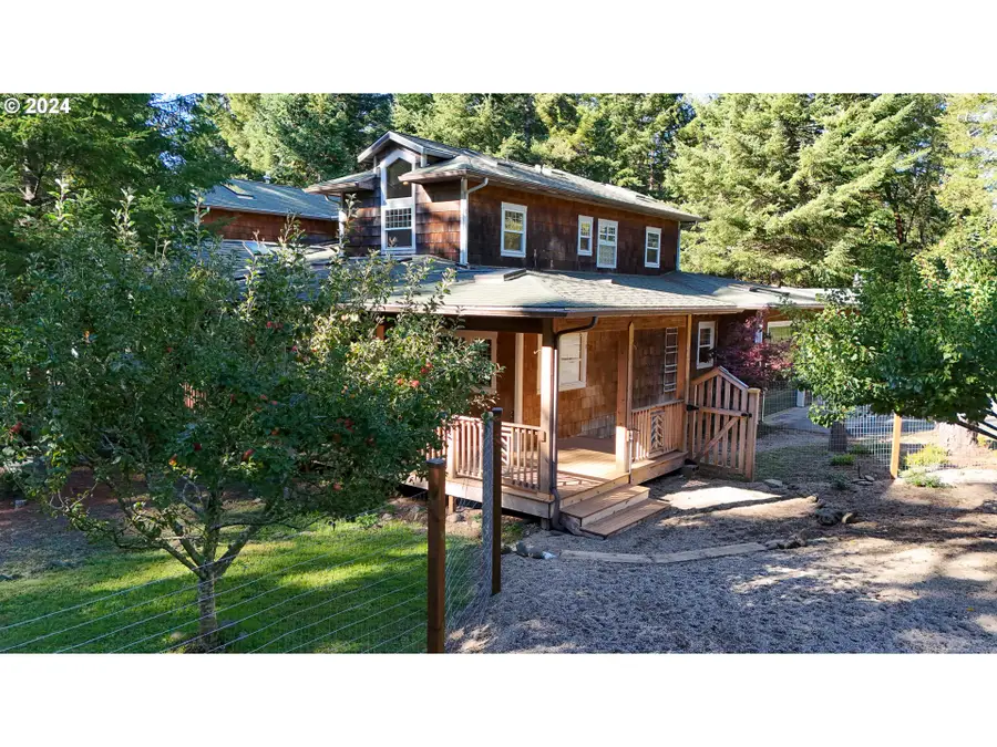 89464 Sunny Loop Ln, Bandon, OR 97411 - Image #2