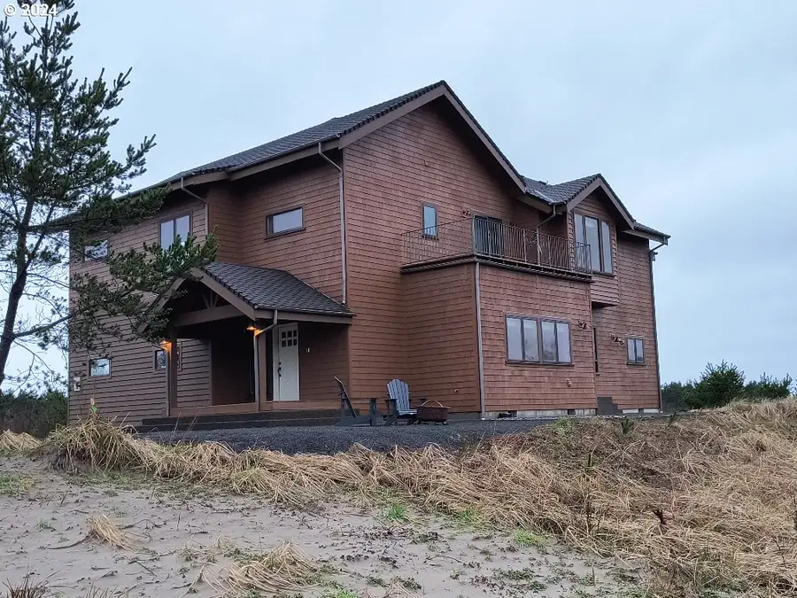 32939 Pacific Bellevue Ln, Warrenton, OR 97146 - Image #2