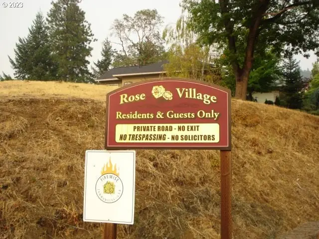 1710 NE Reagan Dr, Roseburg, OR 97470 - Image #2