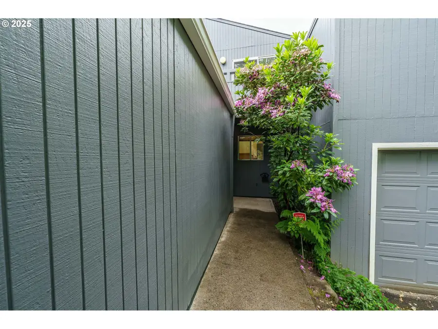 17760 NW Rolling Hill Ln, Beaverton, OR 97006 - Image #2