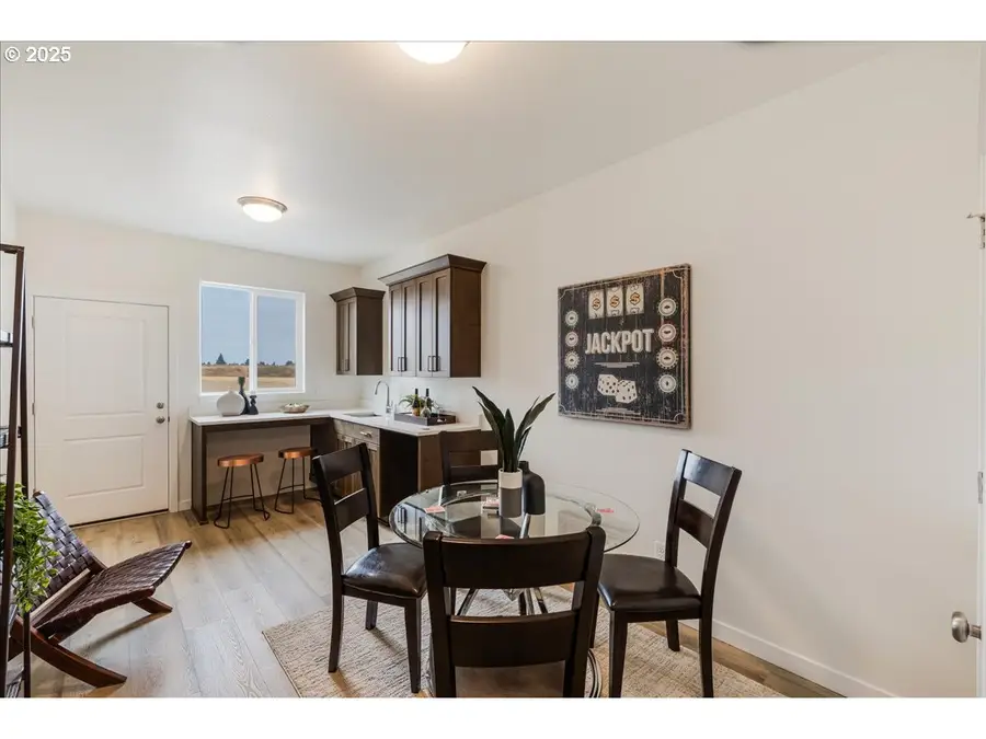 346 SE Kitzmiller Dr, Dallas, OR 97338 - Image #2