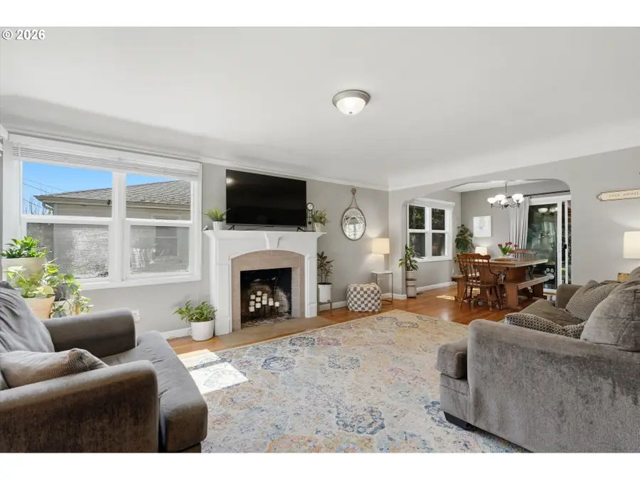 221 SE 109th Ave, Portland, OR 97216 - #3