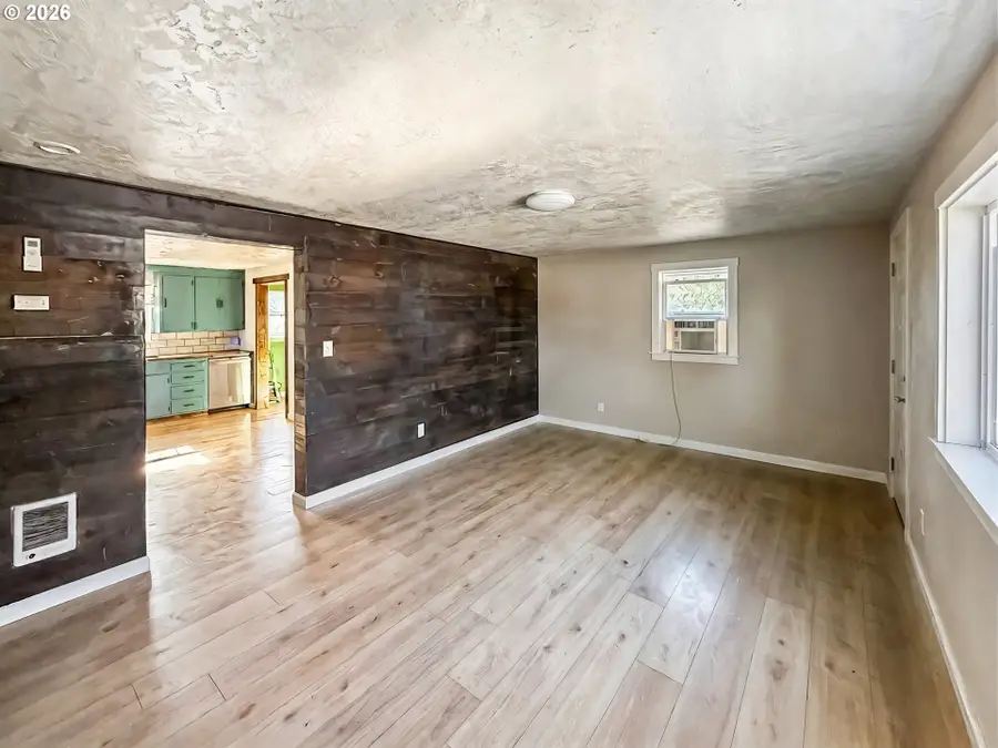 680 S 5th St, Harrisburg, OR 97446 - #3
