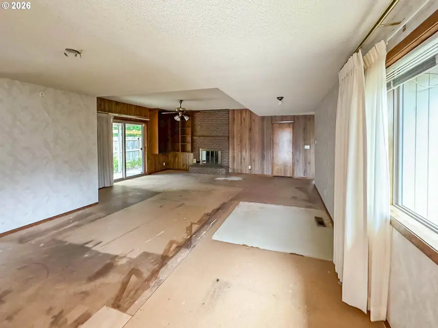 1886 Woodstock Cir, Salem, OR 97304 - #3