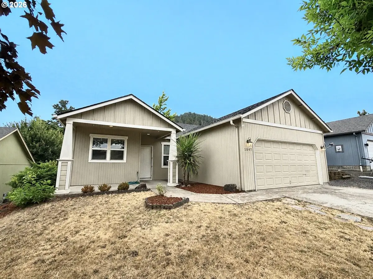 1847 S 61st St, Springfield, OR 97478 - #1