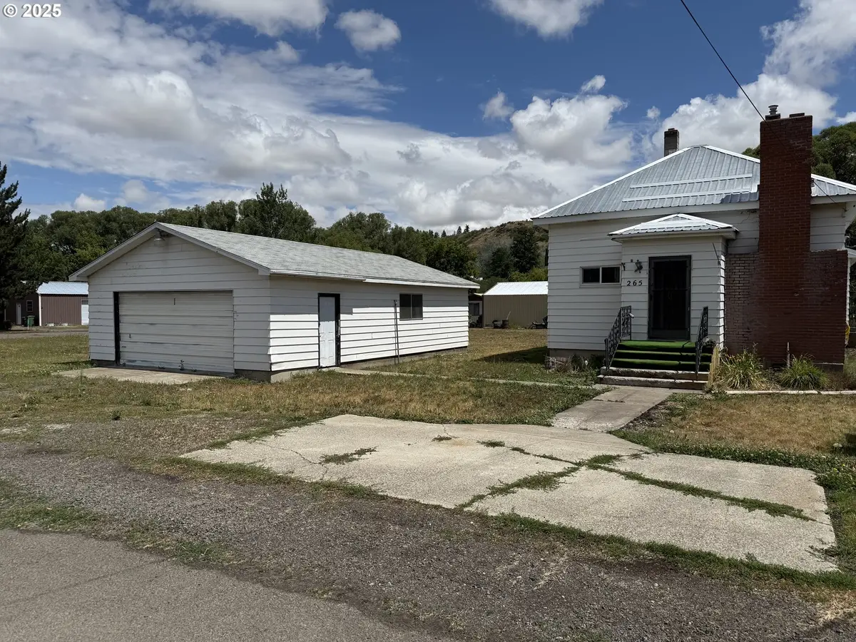 265 N 4th Ave, Elgin, OR 97827 - Image #1