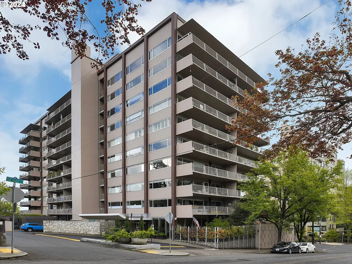 2323 SW Park Pl #302, Portland, OR 97205 - Image #1