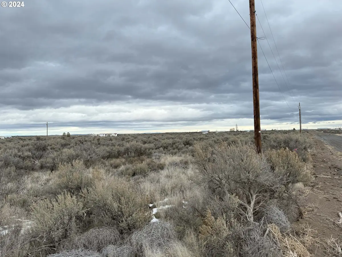 Glitter Ln #5900, Silver Lake Fort Rock, OR 97641 - Image #1