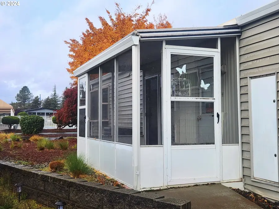 11602 SW Royal Villa Dr, Tigard, OR 97224 - Image #3