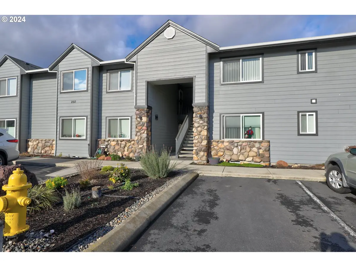 250 Lone Pine Ln #7, The Dalles, OR 97058 - Image #1