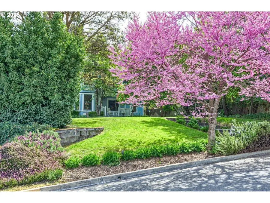 496 Beach St, Ashland, OR 97520 - Image #2