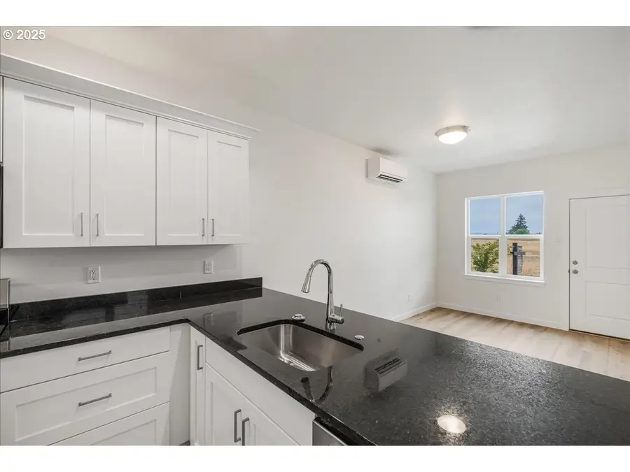 365 SE Kitzmiller Dr, Dallas, OR 97338 - Image #3