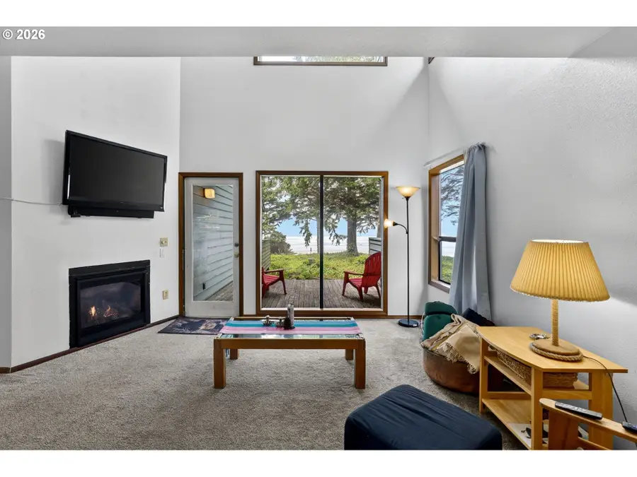 3250 NW Oceanview Dr #18, Newport, OR 97365 - #3