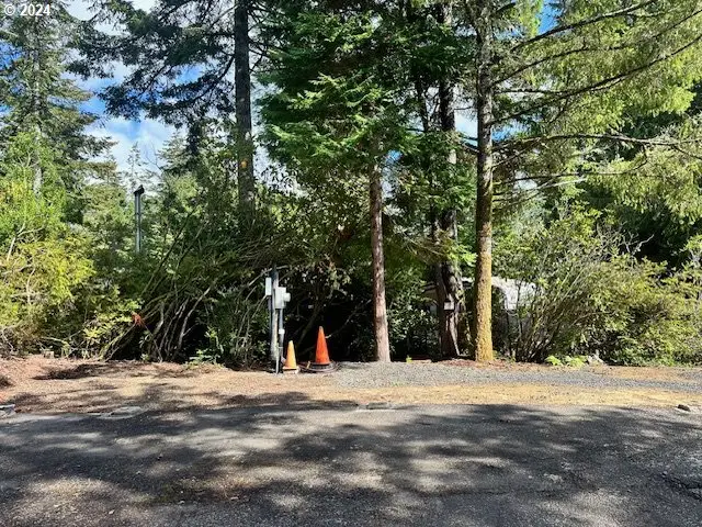 253 Outer Dr, Florence, OR 97439 - Image #3