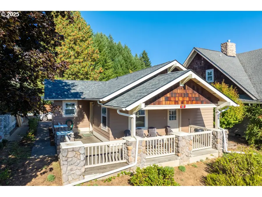369 B St, Elkton, OR 97436 - Image #2