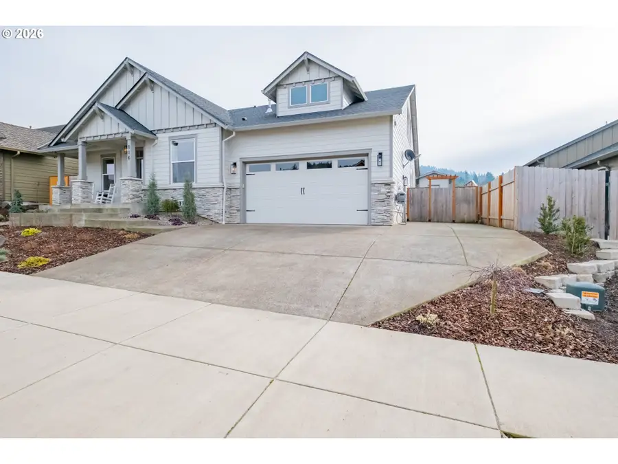 816 Riley Dr, Silverton, OR 97381 - Image #2