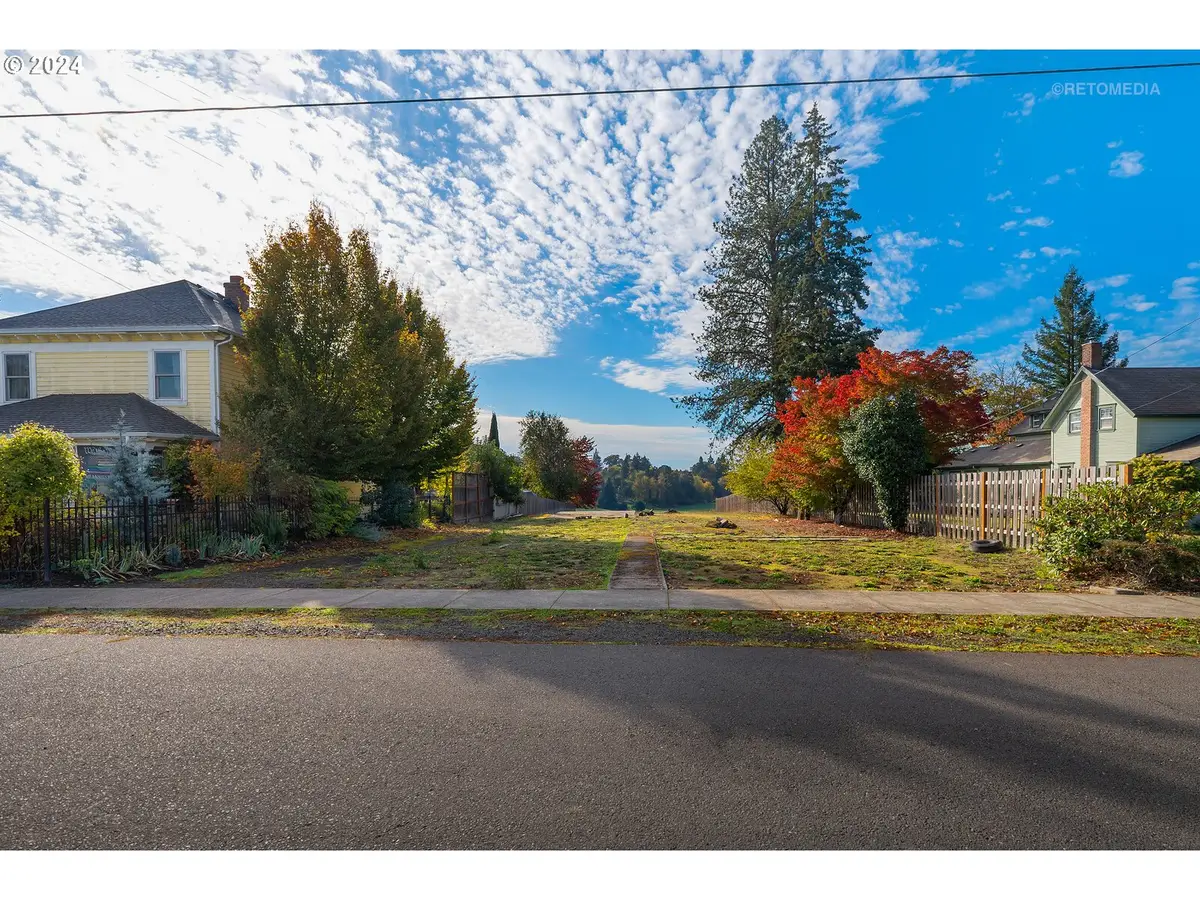 420 W Grant St, Carlton, OR 97111 - Image #1