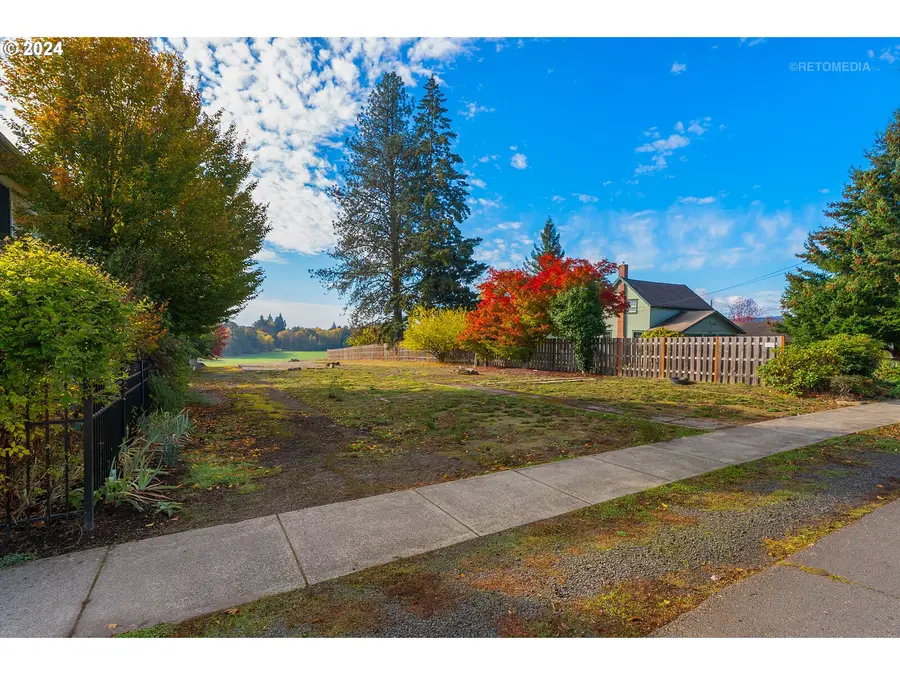 420 W Grant St, Carlton, OR 97111 - Image #2