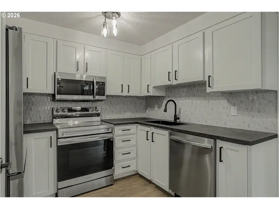 18435 NE Glisan St #10, Portland, OR 97230 - #3