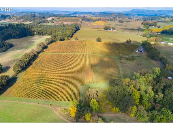 8085 NE Oak Springs Farm Rd, Carlton, OR 97111