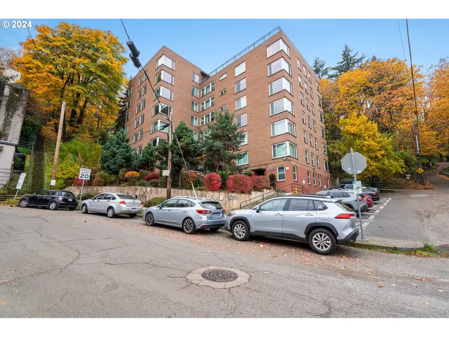 1205 SW Cardinell Dr #802, Portland, OR 97201 - Image #2