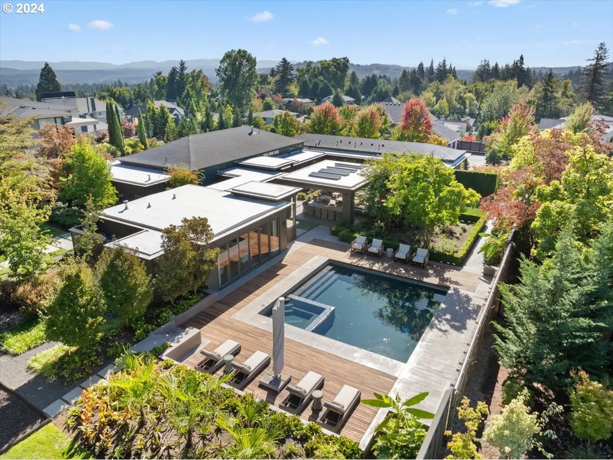 1933 Highlands Loop, Lake Oswego, OR 97034 - Image #1