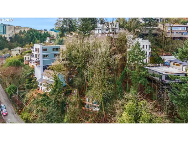 2590 SW Buckingham Ave, Portland, OR 97201