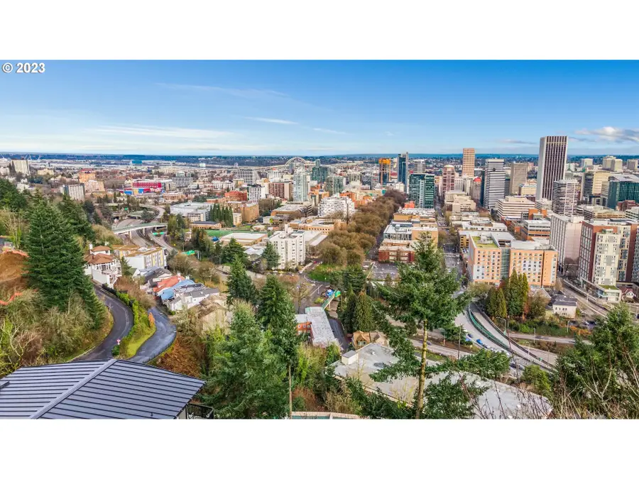 2590 SW Buckingham Ave, Portland, OR 97201 - Image #3