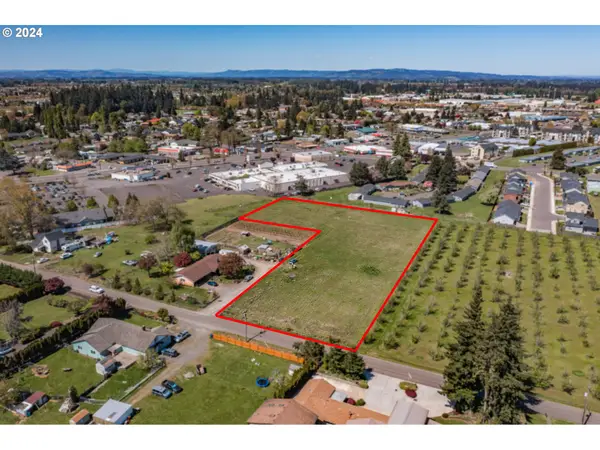 1600 E Blk Lincoln Rd, Woodburn, OR 97071