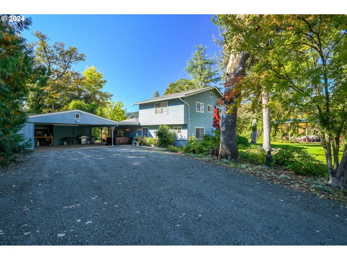 2559 Glenbrook Loop Rd, Riddle, OR 97469 - Image #1