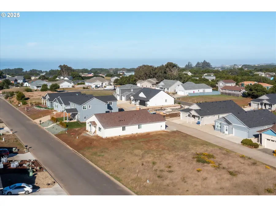 728 Seacrest Dr, Bandon, OR 97411 - Image #2
