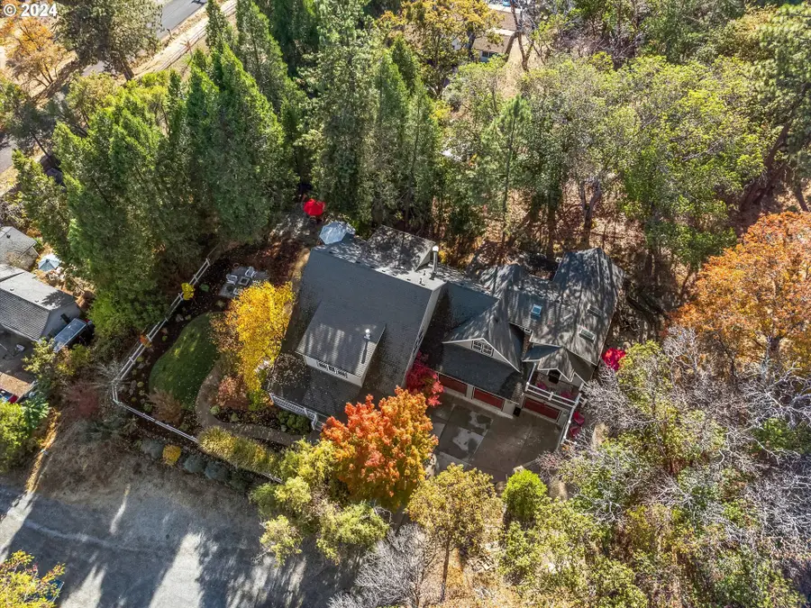 375 W Elm St, Jacksonville, OR 97530 - Image #2