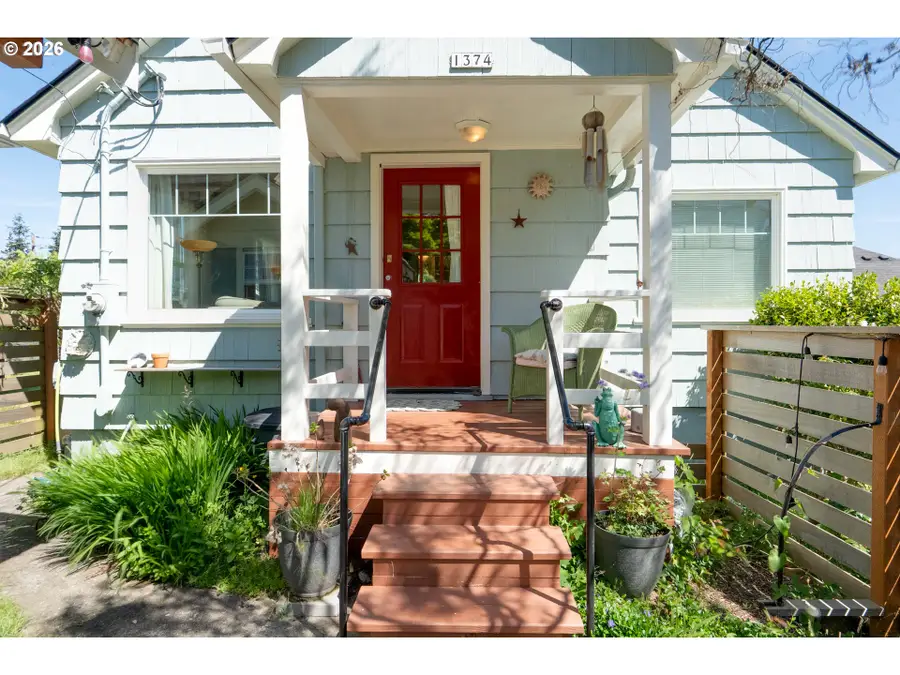1374 Parker Pl, Astoria, OR 97103 - #2
