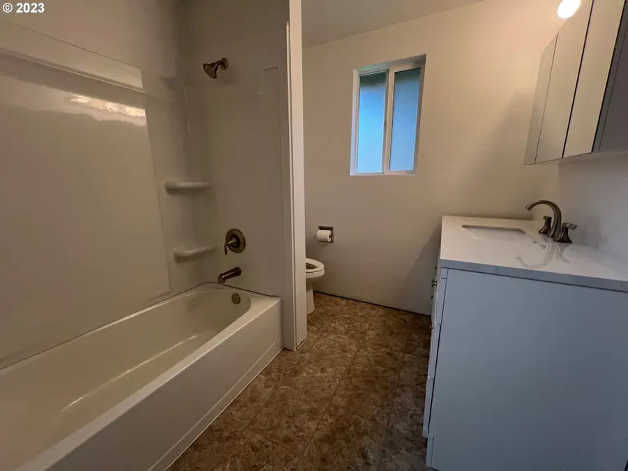 1260 10th St #5, Florence, OR 97439 - #3