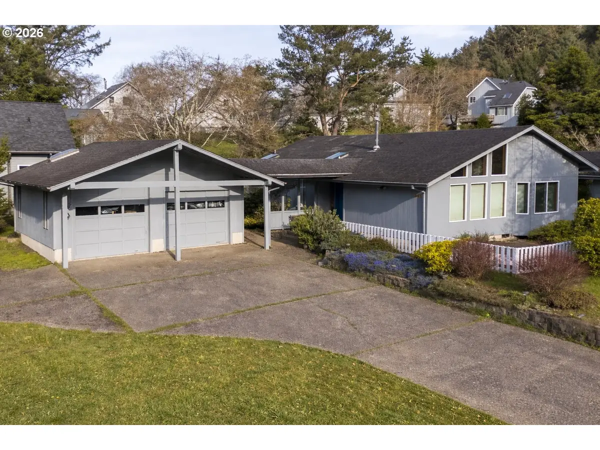 341 Combs Cir, Yachats, OR 97498 - #1