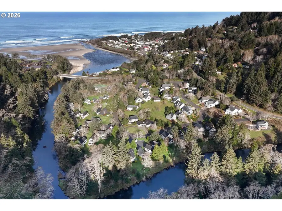 341 Combs Cir, Yachats, OR 97498 - #2