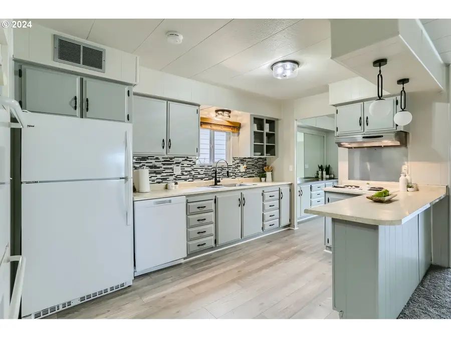 2681 SE River Rd, Hillsboro, OR 97123 - Image #2