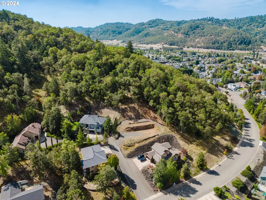 233 Winchester Creek Ave, Winchester, OR 97495 - Image #3