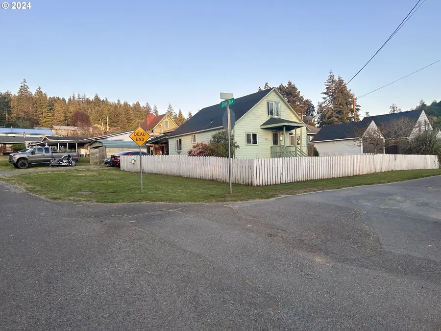 1715 20th St, Myrtle Point, OR 97458 - Image #2