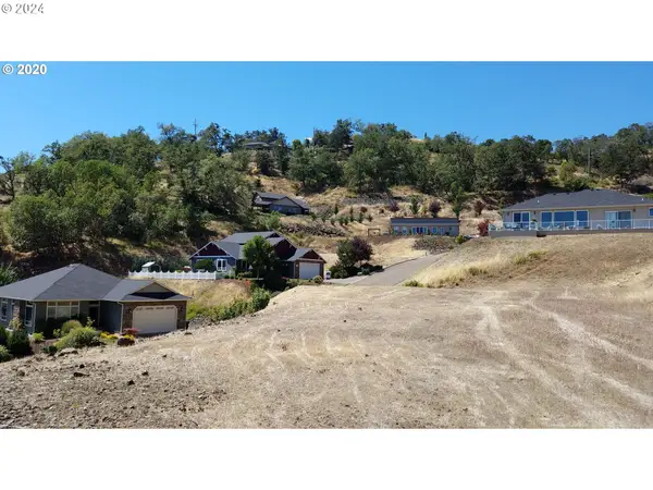 1996 NW Warewood Terrace Ct Nw #15, Roseburg, OR 97471