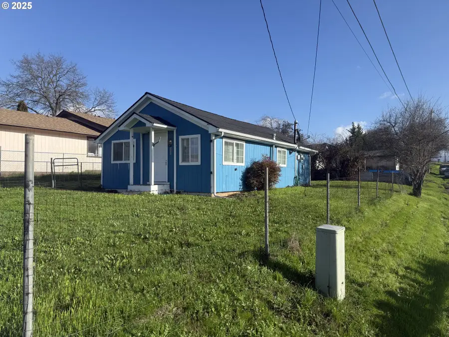 110 SE Darrell Ave, Winston, OR 97496 - Image #2