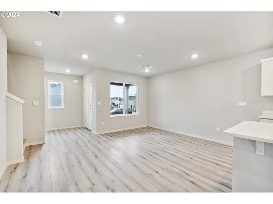 4039 Village Center Dr Se, Salem, OR 97302 - Image #3