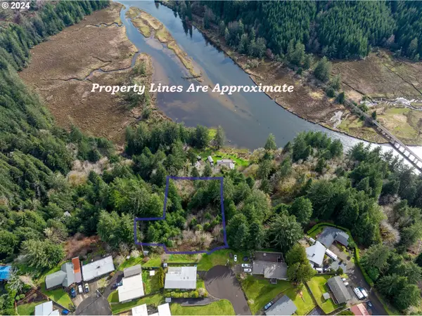 Crestview Dr, Reedsport, OR 97467