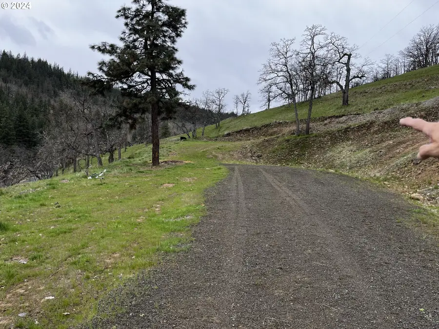 80357 S Valley Rd, Dufur, OR 97021 - Image #2