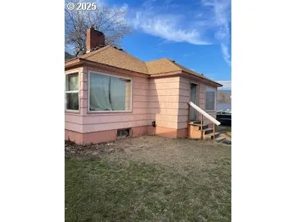 3214 W 10th St, TheDalles, OR 97058